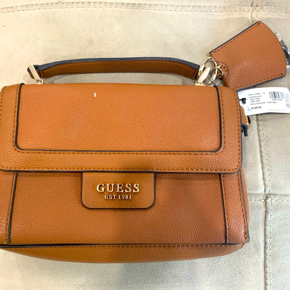 NWT TAN GUESS MINI PURSE! Great for summer patio’s or beach night!